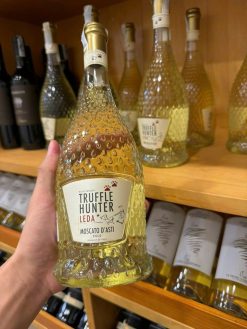 Rượu vang trắng ngọt Ý Truffle Hunter Leda Moscato D'Asti