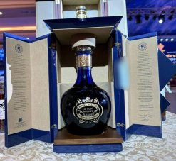 Rượu Royal Salute 62 Gun Salute - Chivas 62 năm